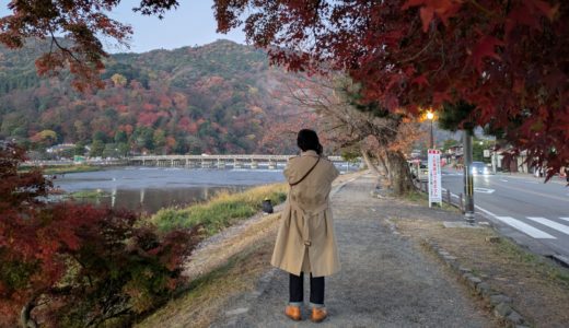 旅と暮らしを彩る英国の矜持バーバリーのトレンチコートを纏う