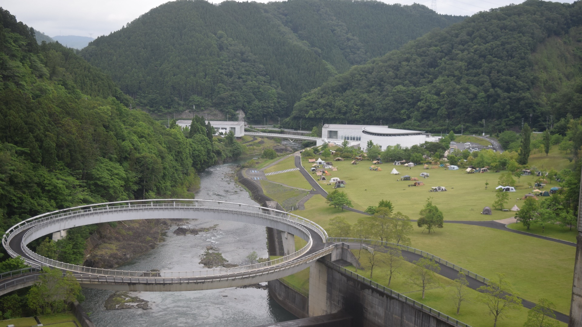 日吉ダムの上からの写真